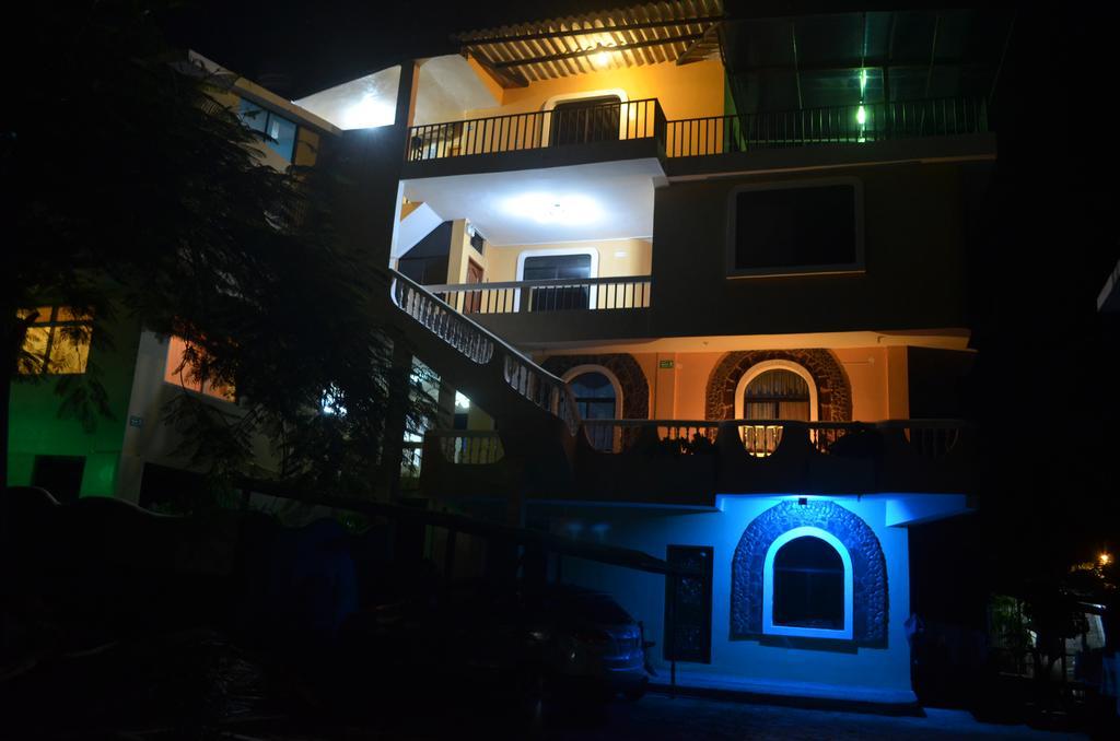 Отель Dolphin House Пуэрто-Бакерисо-Морено Экстерьер фото